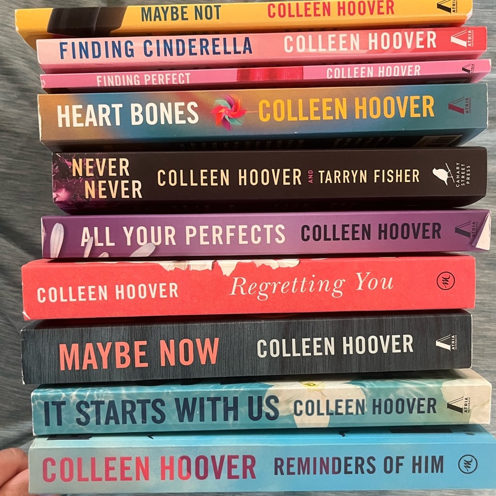 12 Best selling Colleen Hoover books!